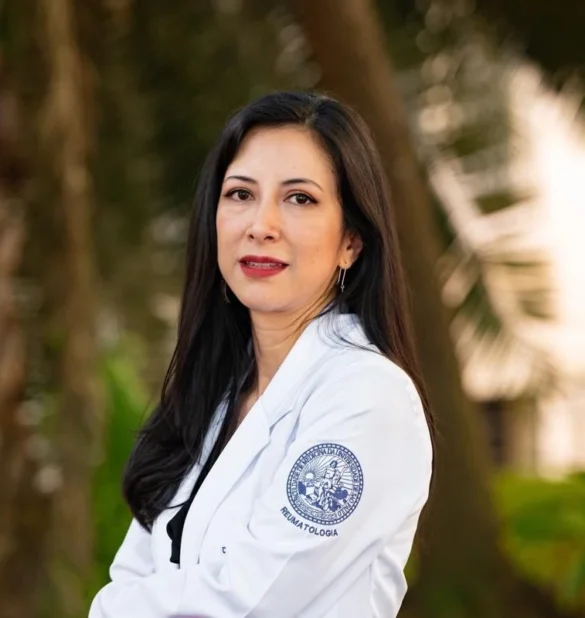 dra karina pucha reumatologa quito