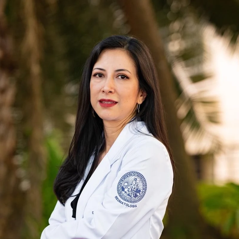 dra karina pucha reumatologa quito
